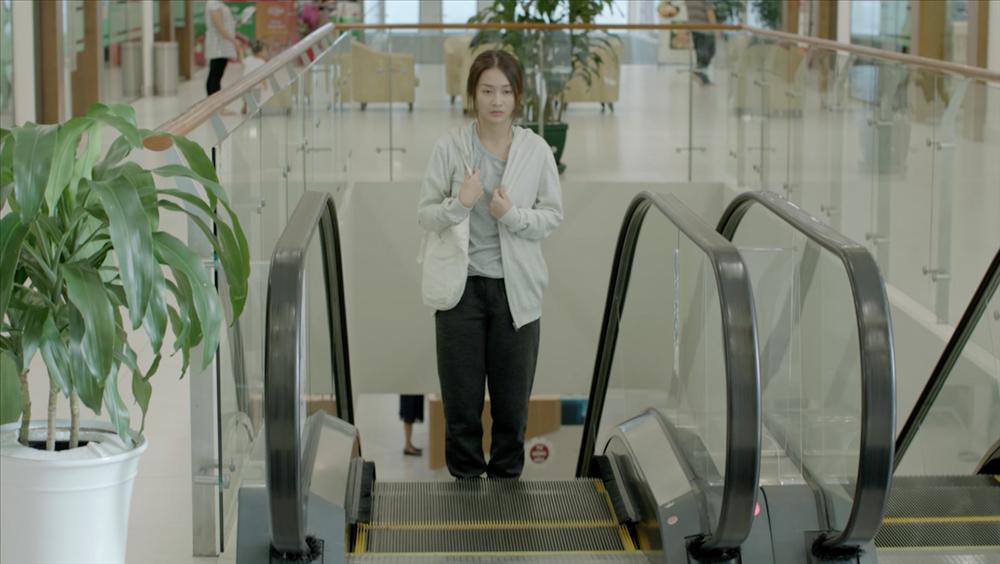 Diễn đã không hay, tài sao chép váy áo của Khả Ngân trong Hậu duệ mặt trời lại còn vô cùng ngược mắt-6