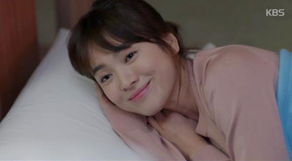 Diễn đã không hay, tài sao chép váy áo của Khả Ngân trong Hậu duệ mặt trời lại còn vô cùng ngược mắt-7