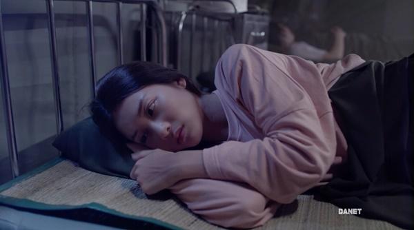 Diễn đã không hay, tài sao chép váy áo của Khả Ngân trong Hậu duệ mặt trời lại còn vô cùng ngược mắt-8