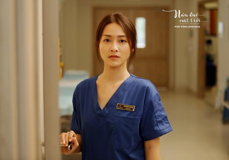 Diễn đã không hay, tài sao chép váy áo của Khả Ngân trong Hậu duệ mặt trời lại còn vô cùng ngược mắt-12