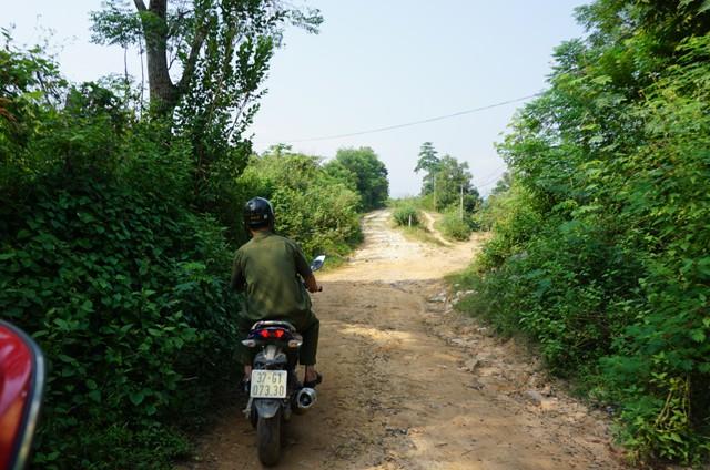 Thủ phủ đá đỏ Quỳ Châu: Những viên đá mang màu máu-1