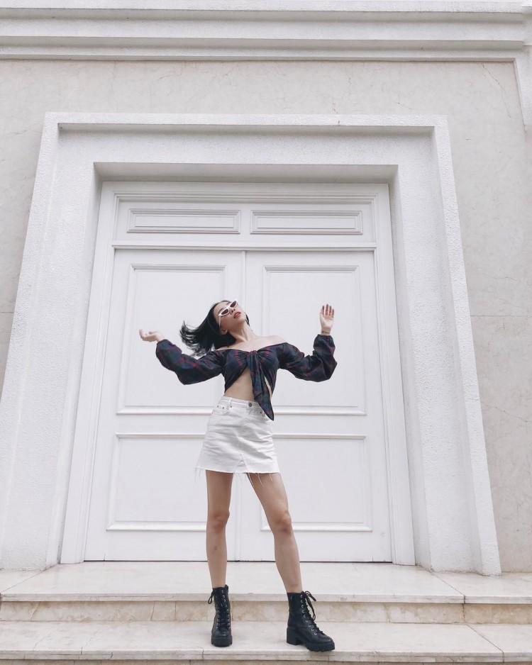 Muốn có ảnh sống ảo hút ngàn like, học ngay thánh pose dáng Tóc Tiên đi-7