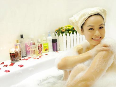 Nhật Kim Anh gây chú ý khi chuyển trạng thái từ kết hôn sang độc thân-8