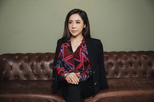 Mai Diệu Linh khoe nét thanh lịch với đồ hiệu Versace-3