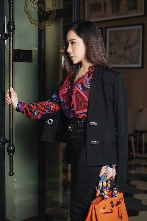 Mai Diệu Linh khoe nét thanh lịch với đồ hiệu Versace-4
