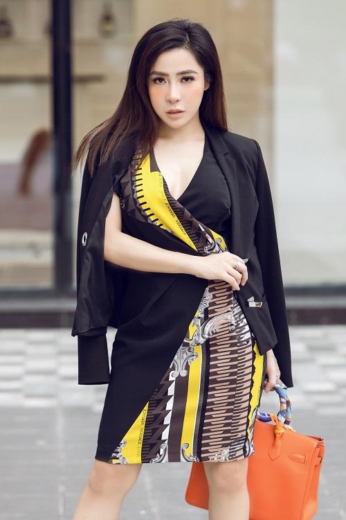 Mai Diệu Linh khoe nét thanh lịch với đồ hiệu Versace-7