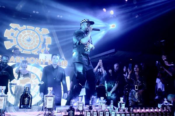 Hoàng Thùy Linh hội ngộ Apl.de.ap trong đêm nhạc đẳng cấp-1