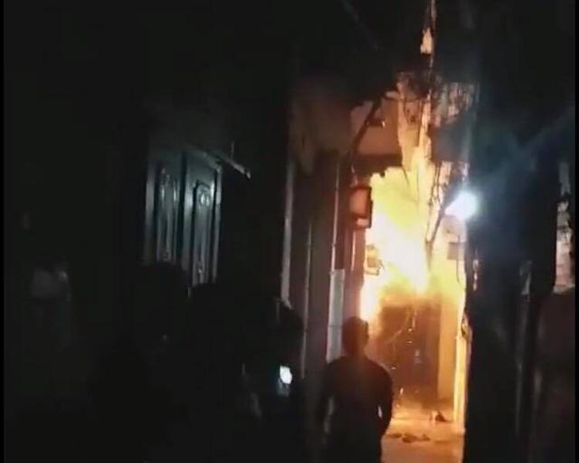 Hà Nội: Con rể đốt nhà bố vợ trong đêm khiến cháu bé 6 tuổi bỏng nặng-1