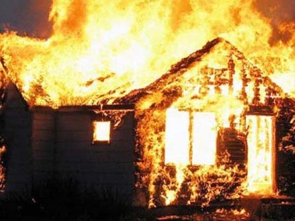 Thông tin mới nhất vụ bố dượng tẩm xăng đốt nhà ở Hà Nội-2