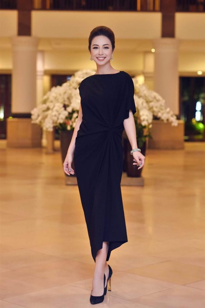 SAO MẶC ĐẸP: Ngọc Trinh khoe body trắng bóc mướt mắt - HHen Niê khỏe khoắn với làn da nâu-3