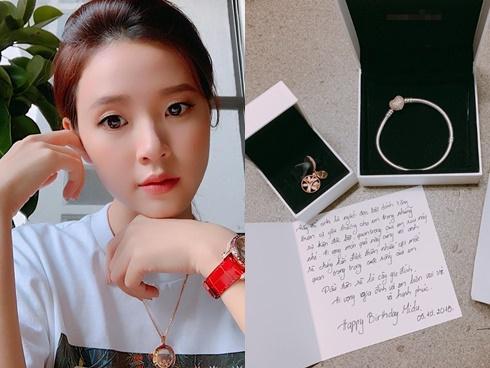 Bị nghi ngờ quà sinh nhật là của bạn trai tặng, Midu quyết định gọi hồn chủ nhân thực sự để chấn chỉnh fan-1