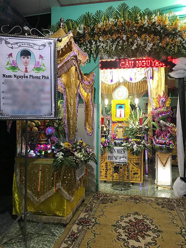 Khóc nghẹn trong lễ di quan con trai, mẹ của chàng cháu ngoại quốc dân Nguyễn Ngọc Phú: Phú ơi con đi đâu rồi?-1