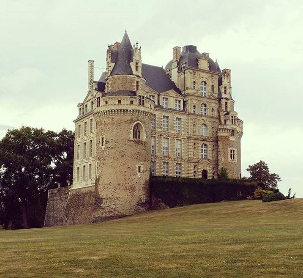 Pháp lãng mạn là thế nhưng du khách vẫn ớn lạnh khi tới những điểm ma ám này-7