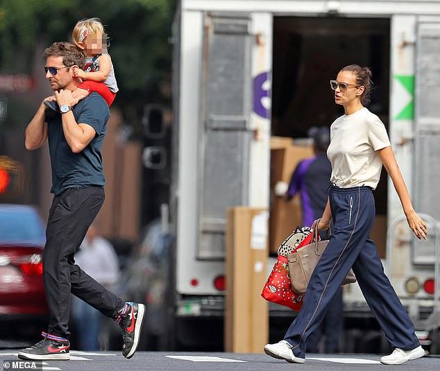 Siêu mẫu Irina Shayk và tài tử Bradley Cooper không hạnh phúc?-1