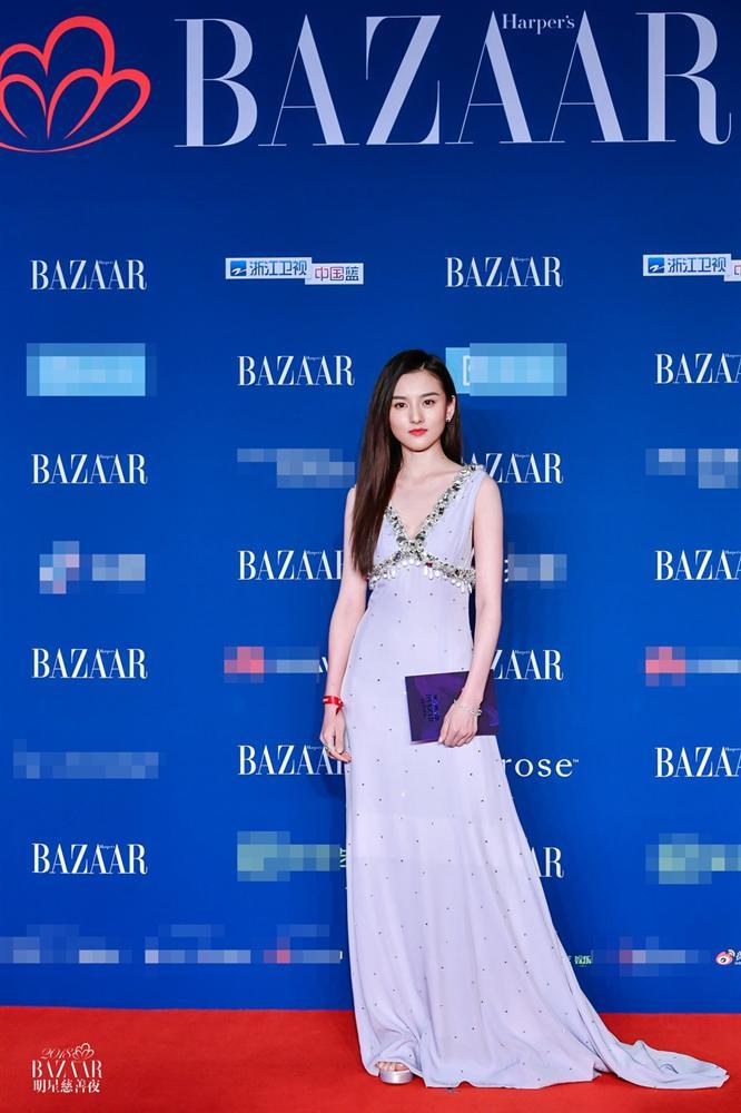 Thảm đỏ Bazaar: Dương Mịch chặt đẹp hội chị em, Hoàng hậu Đổng Khiết không kém phần quý phái-11