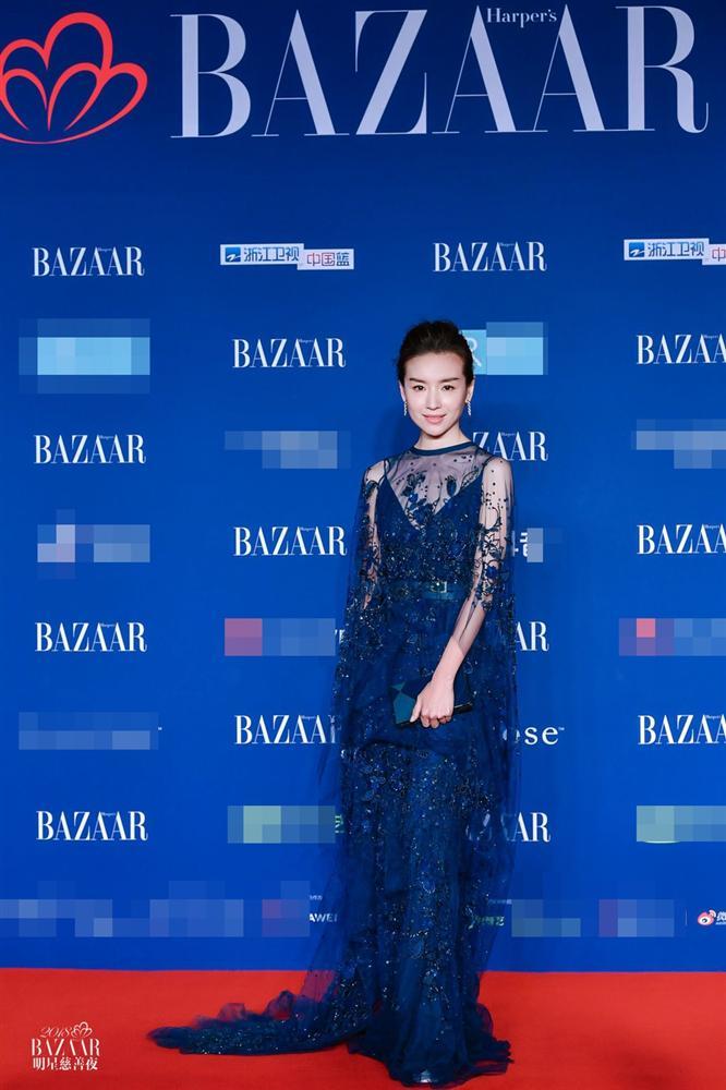 Thảm đỏ Bazaar: Dương Mịch chặt đẹp hội chị em, Hoàng hậu Đổng Khiết không kém phần quý phái-3