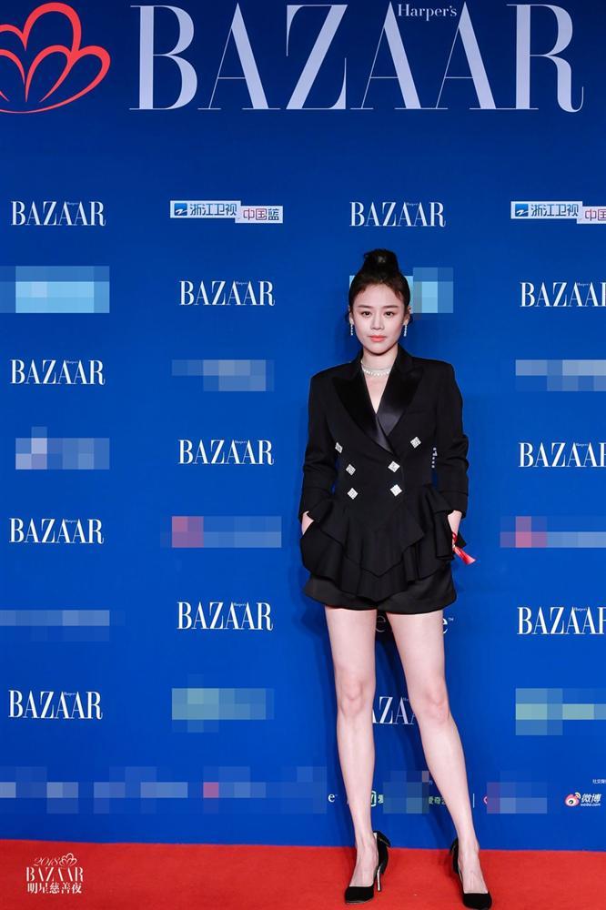 Thảm đỏ Bazaar: Dương Mịch chặt đẹp hội chị em, Hoàng hậu Đổng Khiết không kém phần quý phái-7