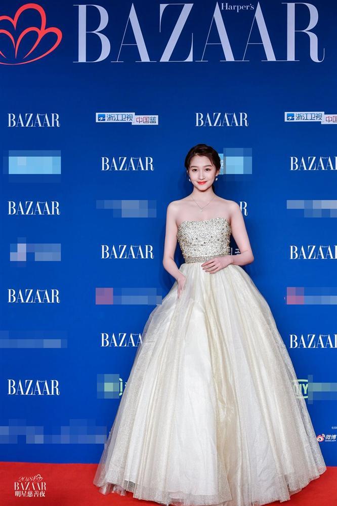 Thảm đỏ Bazaar: Dương Mịch chặt đẹp hội chị em, Hoàng hậu Đổng Khiết không kém phần quý phái-9