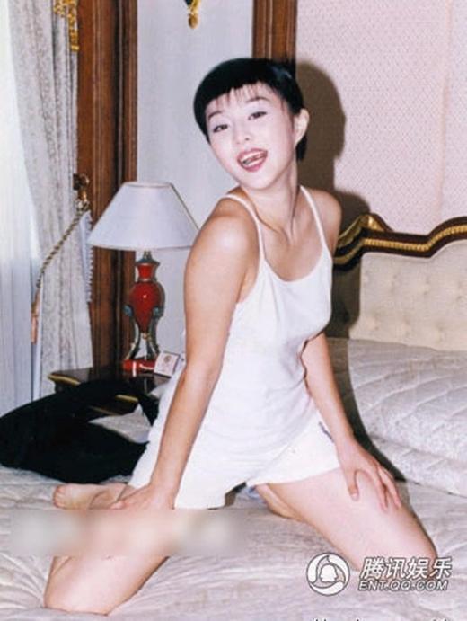 Trước khi bị đe dọa bởi clip bán mình cho chính khách, Phạm Băng Băng từng vướng tai tiếng hầu rượu, đổi tình kinh khủng hơn thế-1