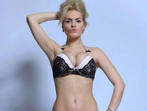 Kinh hoàng người mẫu khỏa thân 17 tuổi bị chị gái sát hại, cắt tai