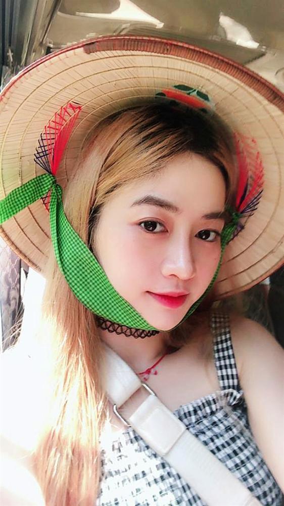 Cô gái đi xem lễ hội ca nhạc bất ngờ nổi tiếng vì quá xinh và gợi cảm-16