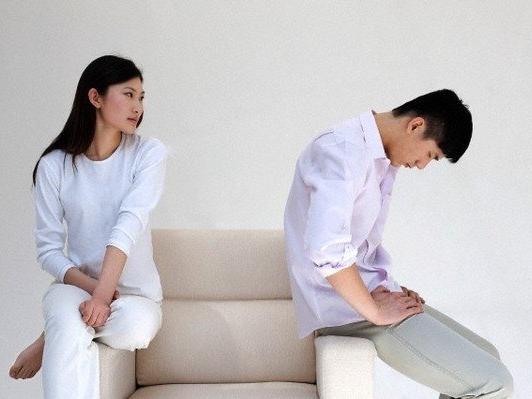 Day dứt vì ly hôn vẫn ân ái mặn nồng với chồng cũ