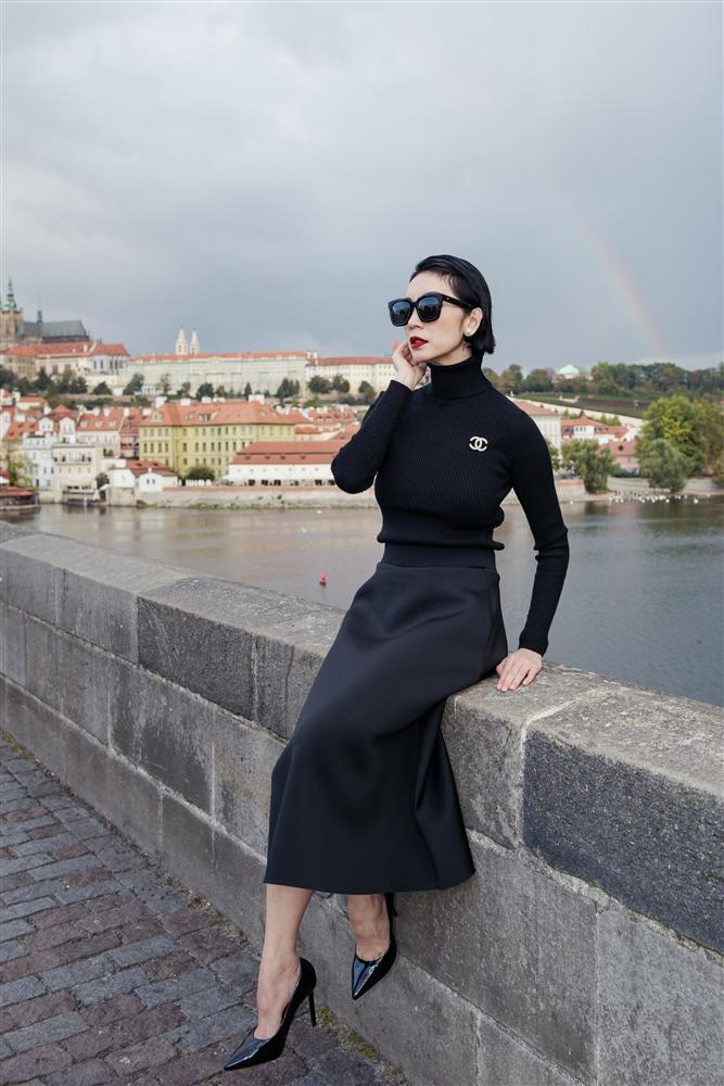 U40 Xuân Lan khoe street style eo thon dáng nuột giữa trời Âu-7