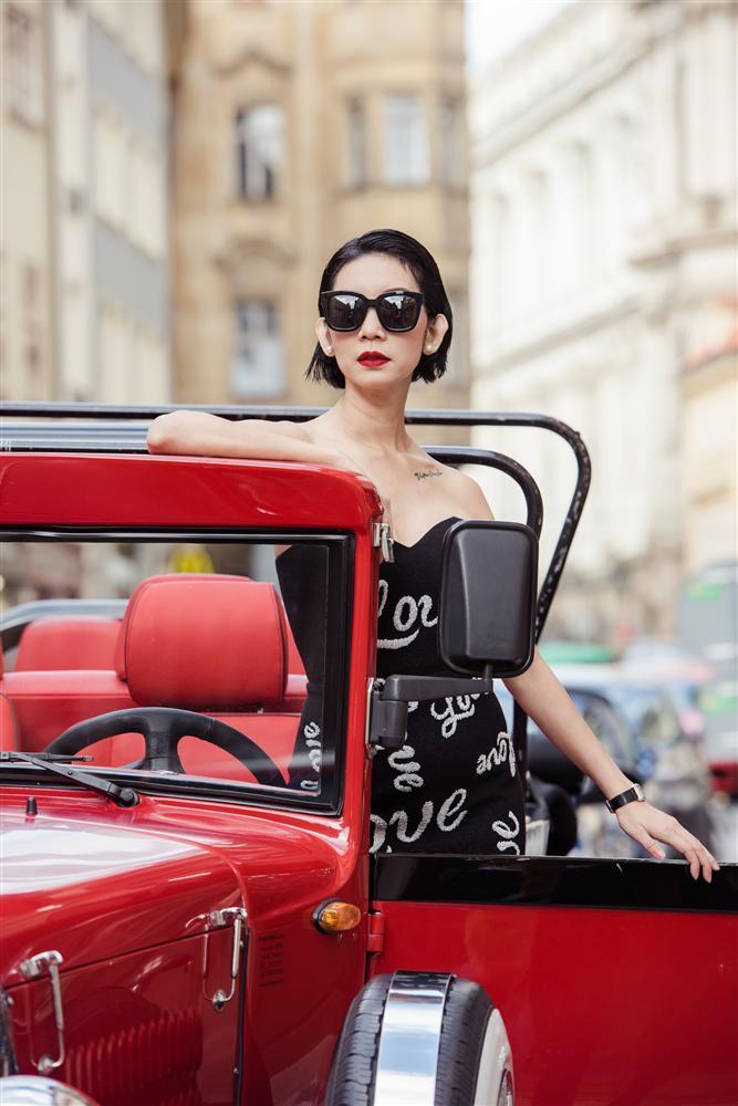 U40 Xuân Lan khoe street style eo thon dáng nuột giữa trời Âu-5