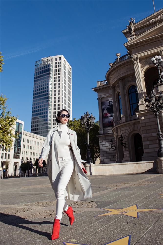 U40 Xuân Lan khoe street style eo thon dáng nuột giữa trời Âu-4