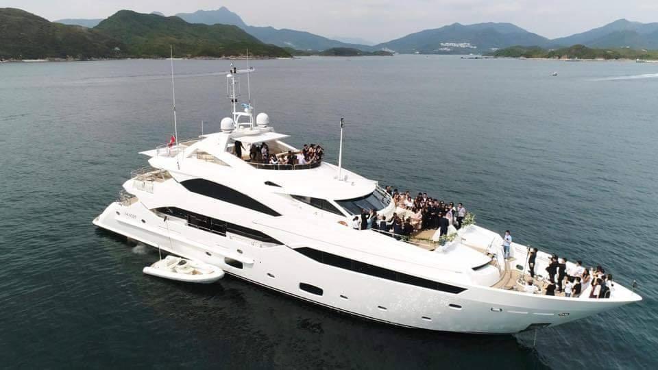 Lễ cưới trên du thuyền của tài tử TVB và người đẹp kém 13 tuổi-1