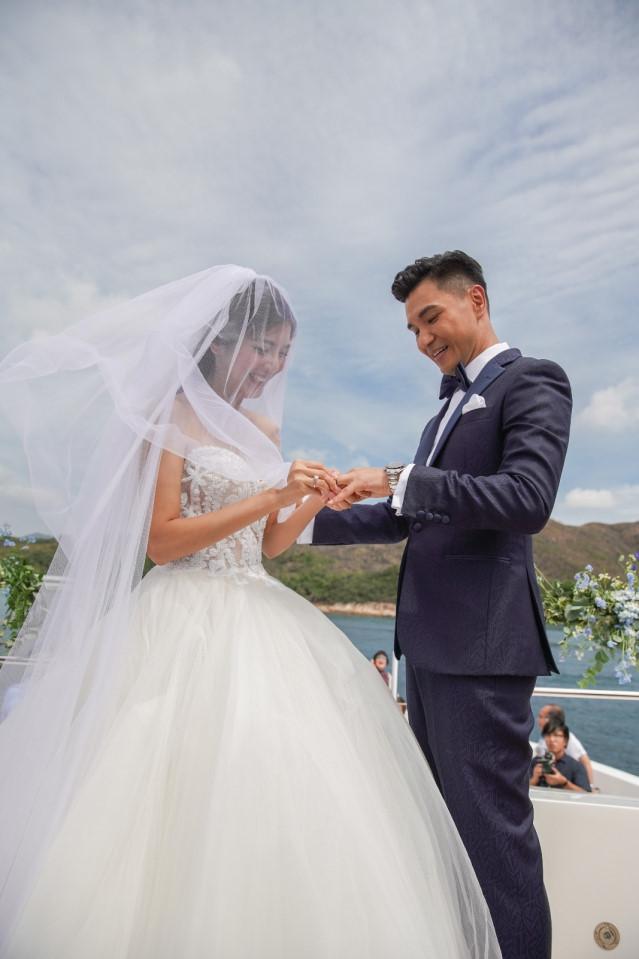 Lễ cưới trên du thuyền của tài tử TVB và người đẹp kém 13 tuổi-4