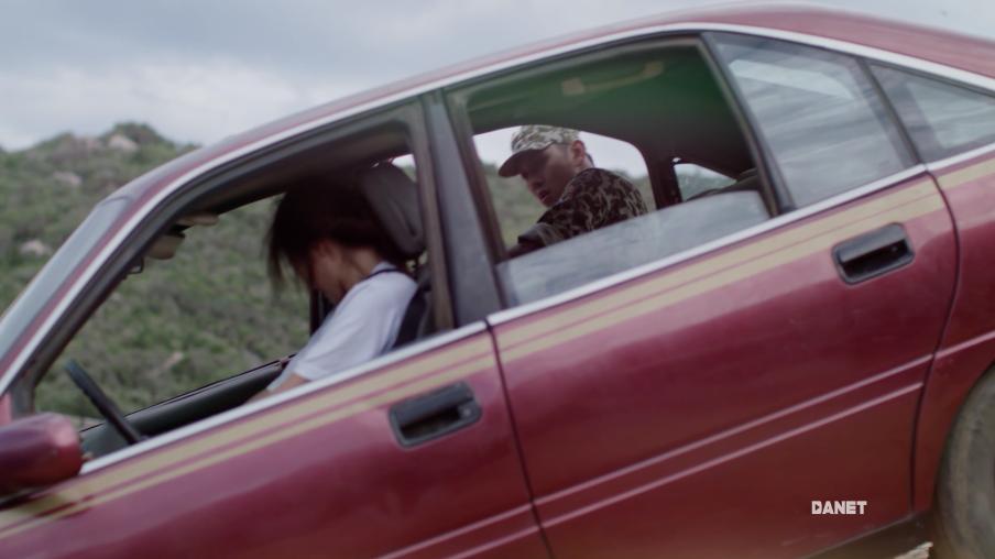 Cảnh lao xe xuống vực kinh điển trong Hậu duệ mặt trời được Khả Ngân thực hiện như thế nào?-3