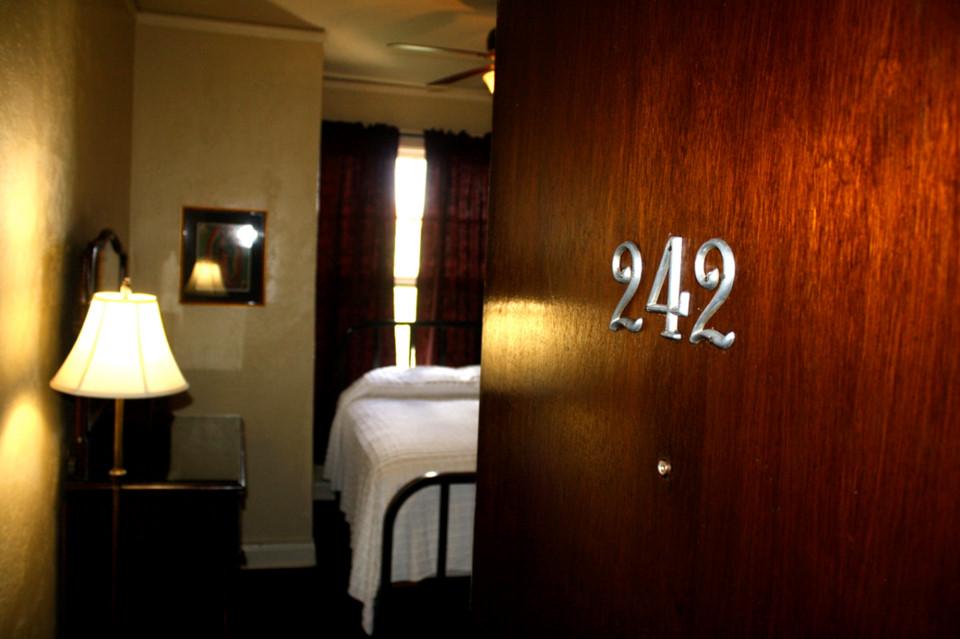 6 quán bar ở Mỹ nổi tiếng hút khách vì những hồn ma vất vưởng-12