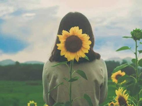 3 nốt ruồi đào hoa khiến nam nữ khi về già vẫn được ‘vạn người mê’-4