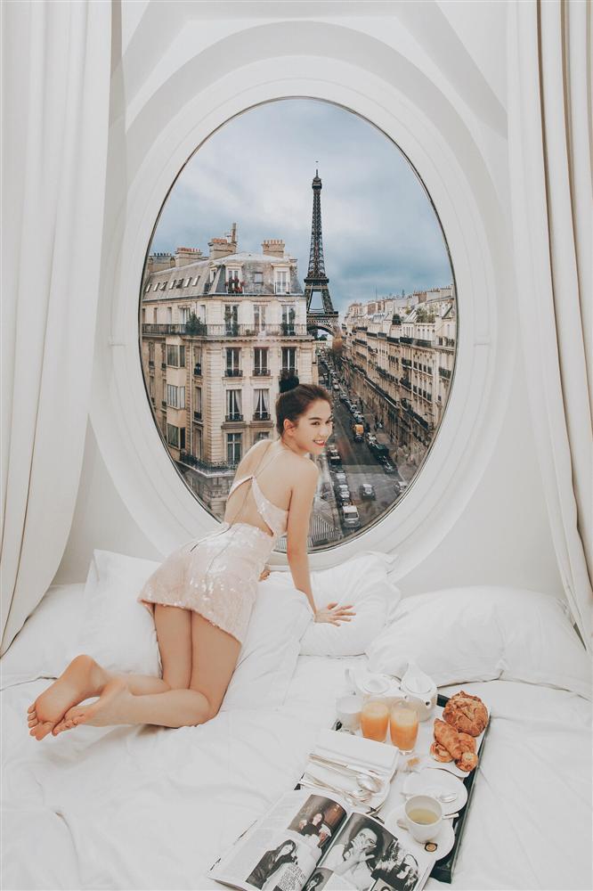 Bỏ cả đống tiền thuê khách sạn sang chảnh ở Pháp mà Ngọc Trinh vẫn bị nghi sống ảo mà photoshop như thật-8