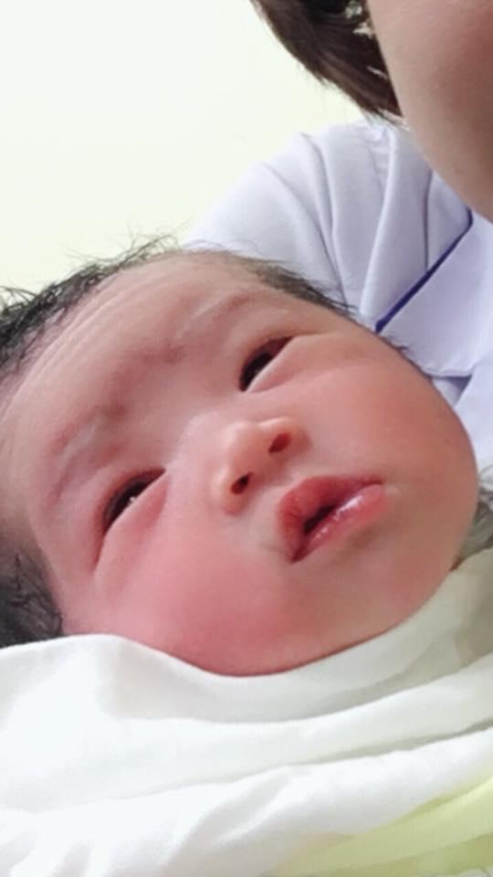 Ly hôn rồi lại tái hợp, danh hài Chiến Thắng hết lòng chăm sóc vợ ba kém 15 tuổi và con trai mới sinh-11