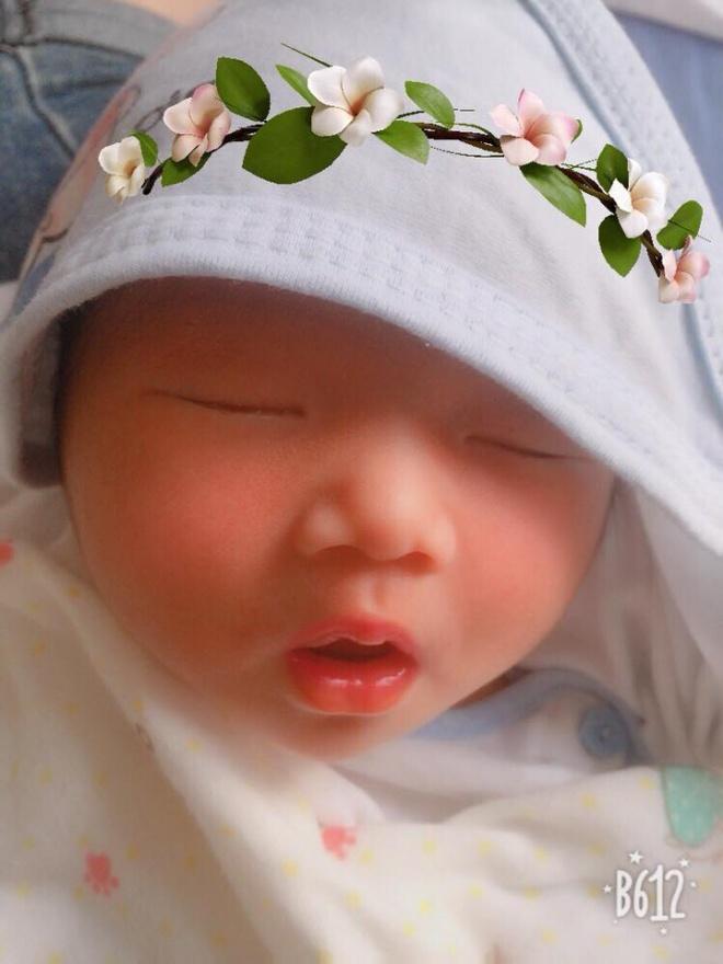 Ly hôn rồi lại tái hợp, danh hài Chiến Thắng hết lòng chăm sóc vợ ba kém 15 tuổi và con trai mới sinh-12