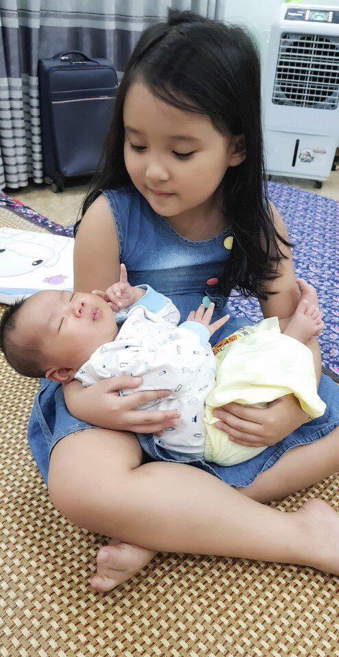 Ly hôn rồi lại tái hợp, danh hài Chiến Thắng hết lòng chăm sóc vợ ba kém 15 tuổi và con trai mới sinh-13