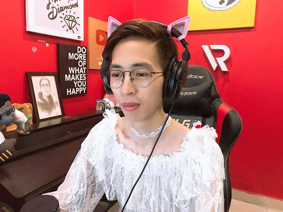 NAM TỬ HÁN NÓI LÀ LÀM: ViruSs mặc váy mừng Thằng điên đạt No 1 trending Youtube-2