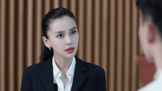 Angela Baby gây ngán ngẩm vì chỉ biết trợn mắt trong phim mới-3