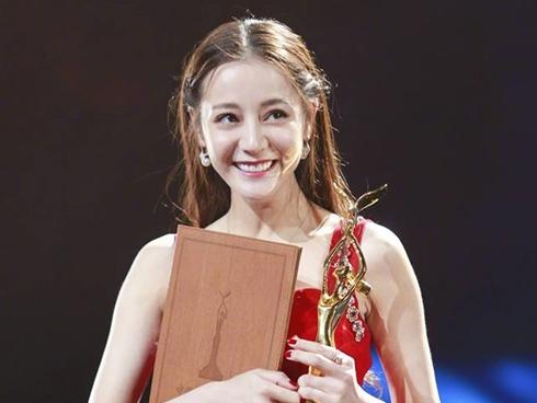 Địch Lệ Nhiệt Ba nói gì khi bị la ó, đòi tẩy chay vì thắng lớn?-4