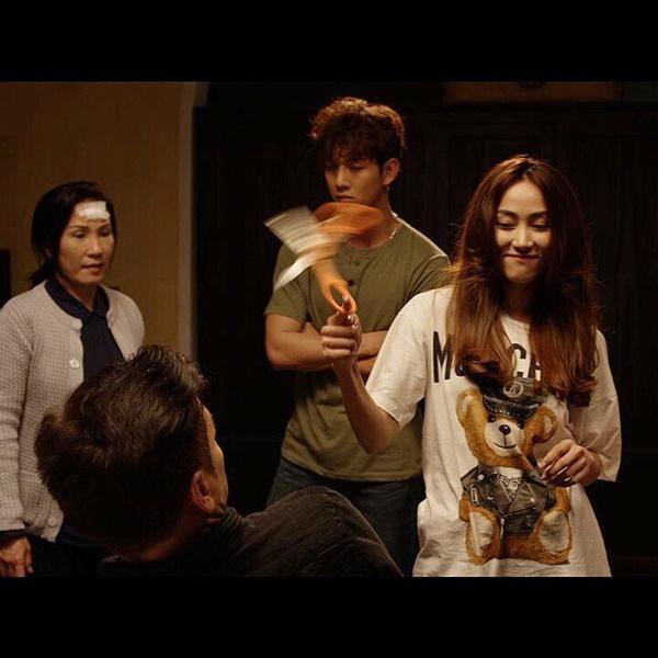 Ngân Khánh xứng danh Jun Ji Hyun Việt Nam với loạt đồ hiệu xa xỉ lên đến hàng tỷ đồng-4