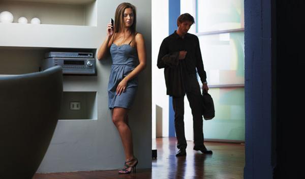 Những dấu hiệu chứng minh bạn đang bị người ấy cắm sừng-1