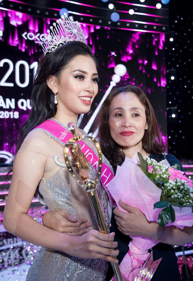 Nhan sắc mẹ các sao Việt: Cứ tưởng mẹ Tú Anh trẻ đẹp nhất rồi nhưng vẫn phải nhường người này-2