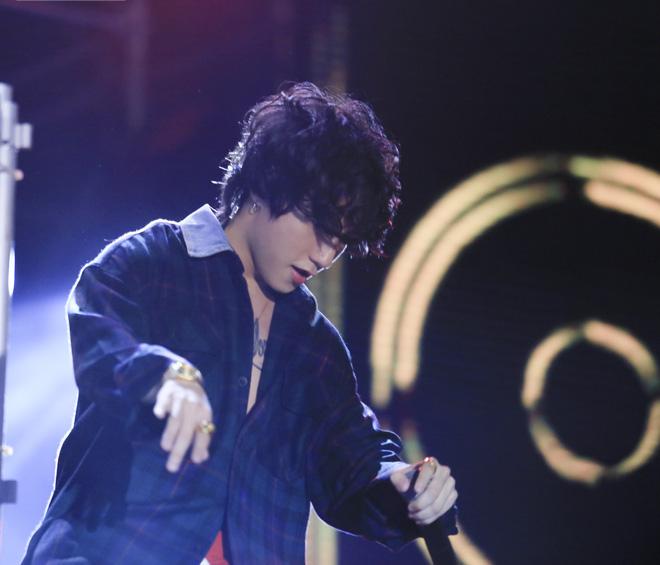 Sơn Tùng M-TP đổi sang kiểu tóc bà thím nhưng fan Sky vẫn cứ yêu thương sếps bất chấp thị phi-1