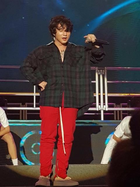 Sơn Tùng M-TP đổi sang kiểu tóc bà thím nhưng fan Sky vẫn cứ yêu thương sếps bất chấp thị phi-4