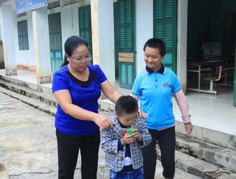 Những cô giáo quen với việc học sinh cắn, phi chổi vào người-3