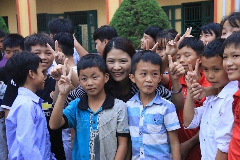 Những cô giáo quen với việc học sinh cắn, phi chổi vào người-8