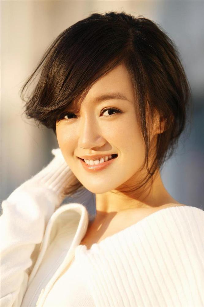 Tình cũ Hồ Ca gây sốc với khuôn mặt méo mó biến dạng do phẫu thuật thẩm mỹ-6