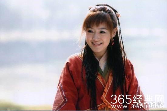 Tình cũ Hồ Ca gây sốc với khuôn mặt méo mó biến dạng do phẫu thuật thẩm mỹ-7